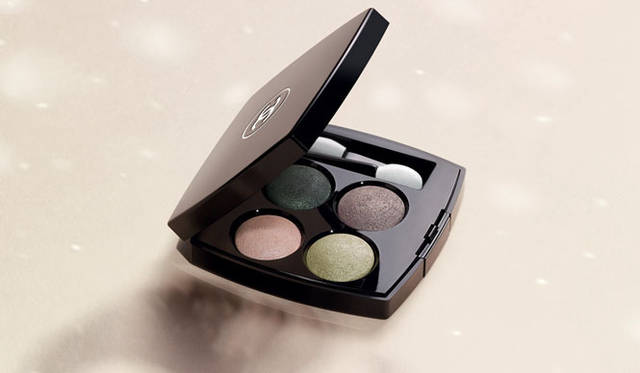 <strong>CHANEL｜シャネル</strong>　レ キャトル オンブル © CHANEL