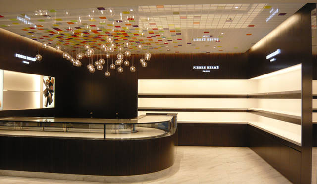<strong>PIERRE HERMÉ PARIS│ピエール・エルメ・パリ</strong>　関西初の直営ブティックがジェイアール大阪 三越伊勢丹にオープン