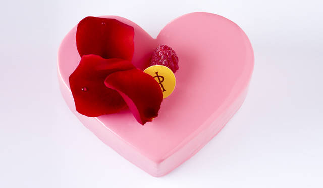 <strong>PIERRE HERMÉ PARIS│ピエール・エルメ・パリ</strong>　クール チーズケーキ イスパハン（約13センチ）　3150円　※ジェイアール大阪 三越伊勢丹では取り扱いはありません。　※画像はイメージ