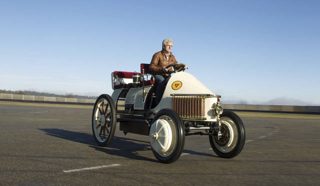 <strong>Porsche “Semper Vivus”｜ポルシェ  “Semper Vivus”</strong>　このSemper Vivusは、80年代に活躍したアルミボディが特徴のレーシングカー「ポルシェ 64」の開発に携わったコーチビルダーHubert Drescherの指揮のもと開発された。