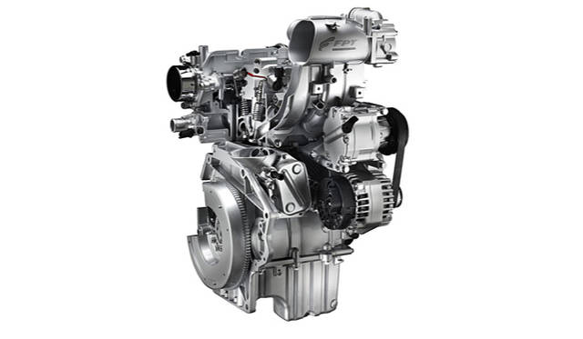 <strong>FIAT 500 Twin Air｜フィアット 500 ツインエア</strong>　ツインエアエンジン外観。アルファ ロメオ MiToにも搭載された吸気バルブのリフト量を無段階に可変させ、スロットルバルブをもたないという構造をもつ「マルチエア」テクノロジーによって制御をおこなう。