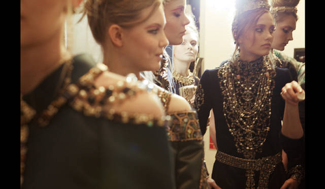<strong>CHANEL｜シャネル</strong>　2010年 ― 2011年 メティエダールコレクション 「パリ ― ビザンス」　©CHANEL