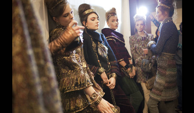 <strong>CHANEL｜シャネル</strong>　2010年 ― 2011年 メティエダールコレクション 「パリ ― ビザンス」　©CHANEL