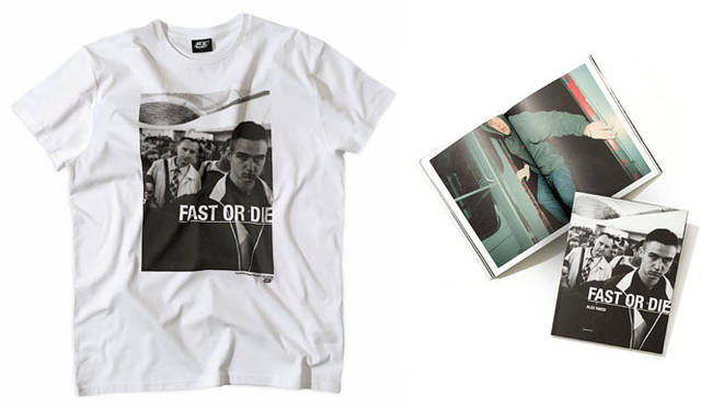 <strong>55DSL｜FIFTYFIVEDSL</strong>　「55DSL×ALEX FAKSO」コラボレーションTシャツ 6090円　© the images are properties of Alex Fakso