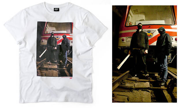 <strong>55DSL｜FIFTYFIVEDSL</strong>　「55DSL×ALEX FAKSO」コラボレーションTシャツ 6090円　© the images are properties of Alex Fakso