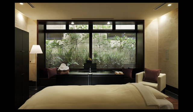 <strong>Guide to Tokyo in New Perspective｜ホテル編</strong>　ザ・ペニンシュラ東京