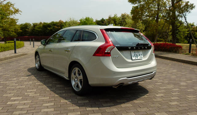 <strong>VOLVO V60 DRIVe｜ボルボ V60 ドライブイー</strong>