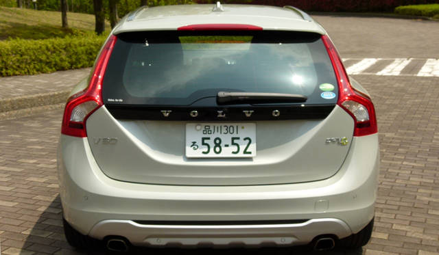 <strong>VOLVO V60 DRIVe｜ボルボ V60 ドライブイー</strong>