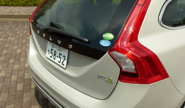 <strong>VOLVO V60 DRIVe｜ボルボ V60 ドライブイー</strong>
