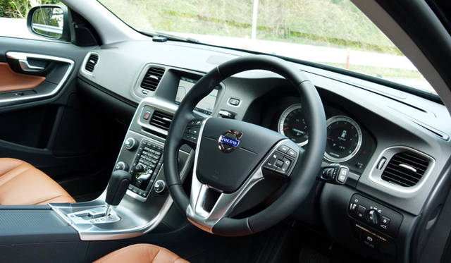 <strong>VOLVO V60｜ボルボ V60</strong>