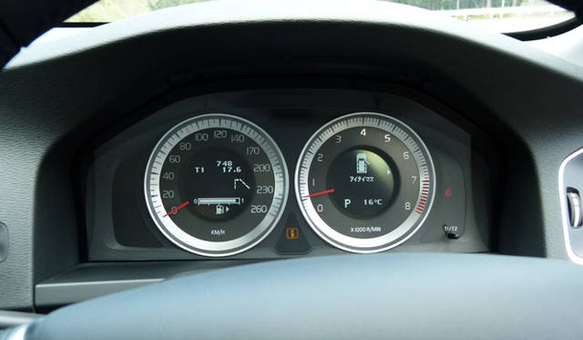 <strong>VOLVO V60｜ボルボ V60</strong>