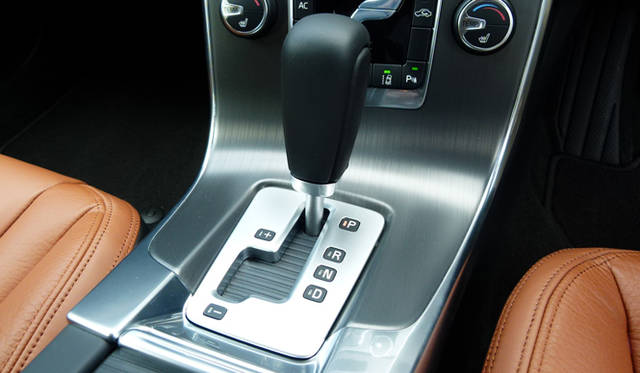 <strong>VOLVO V60｜ボルボ V60</strong>