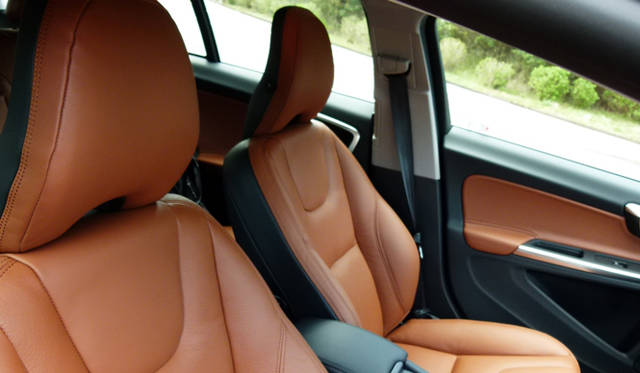 <strong>VOLVO V60｜ボルボ V60</strong>