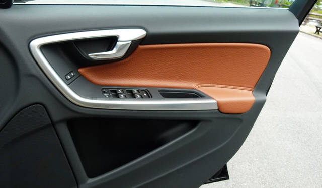 <strong>VOLVO V60｜ボルボ V60</strong>