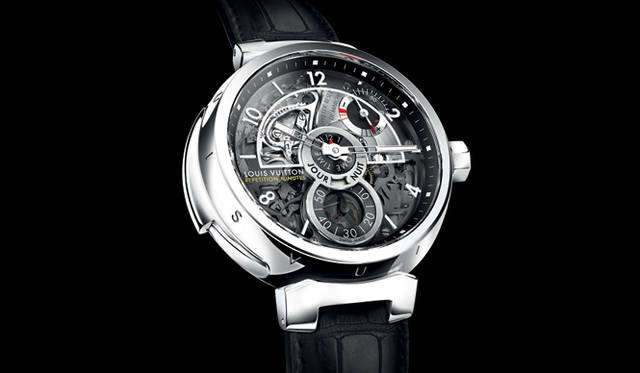 <strong>LOUIS VUITTON｜ルイ・ヴィトン</strong>　ミニッツリピーター機構と、トラベルタイム（GMT）機構を同時に備えるという、ミニッツリピーターモデルとしては非常にユニークで魅力的な存在。「タンブール ミニッツリピーター」2800万円（予価）。受注生産品。11月にパリ・ヴァンドーム広場にオープンするルイ・ヴィトンのウォッチ＆ファインジュエリー直営店で受注開始後、順次各国で受注開始予定。