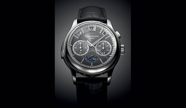 <strong>PATEK PHILIPPE｜パテック フィリップ</strong>　ミニッツリピーター、コラムホイール式のシングルプッシュ式クロノグラフ、毎日午前0時になった瞬間に日付が変わる瞬間日送り式永久カレンダー、3つの複雑機構を搭載したグランド・コンプリケーション（超複雑）モデル。「コンプリケーション Ref.5208」受注生産[価格は受注時による]（パテック フィリップ／パテック フィリップ ジャパン・インフォメーションセンター）