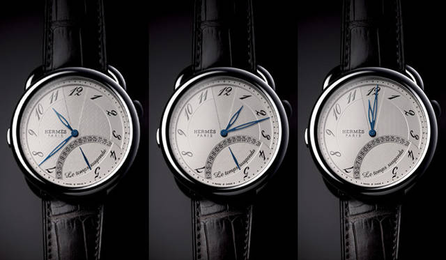 <strong>HERMÈS｜エルメス</strong>　時分2本の針は360度回転するのではなく、12時位置からほぼ1周して12時位置に近づくと0分の位置にフライバックする「360度レトログラード式表示機構」というほかに例のないユニークな機能。いちばん右が、9時位置のプッシュボタンを押して「時間を忘れるモード」にした状態。プッシュボタンをもう一度押せば、現在の時刻に瞬時に復帰する。「アルソー タンシュスポンデュ」165万9000円[予価]（年末発売予定）