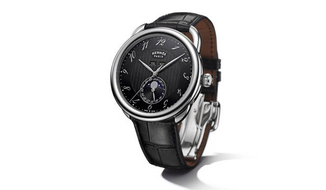 <strong>HERMÈS｜エルメス</strong>　ムーブメントは時計愛好家のあいだでは定評あるデュボワ・デプラ製のモジュールを搭載したもの。65万6250円[予価]（今夏発売予定）  