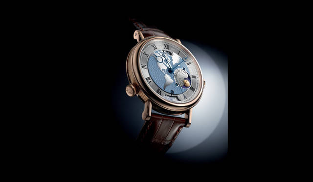 <strong>Breguet｜ブレゲ</strong>　文字盤は写真のアメリカ大陸仕様のほか、ヨーロッパ大陸とアジア大陸と3タイプが用意される。ムーブメントの脱進機とヒゲゼンマイは、シリコン製を採用。「クラシック オーラ ムンディ」813万7500円（予価）[年末発売予定]
