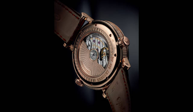 <strong>Breguet｜ブレゲ</strong>　ブレゲ　4件の特許を申請中のインスタント・ジャンプ・タイムゾーン機構を搭載する。ムーブメントの脱進機とヒゲゼンマイは、シリコン製を採用。「クラシック オーラ ムンディ」813万7500円（予価）[年末発売予定]