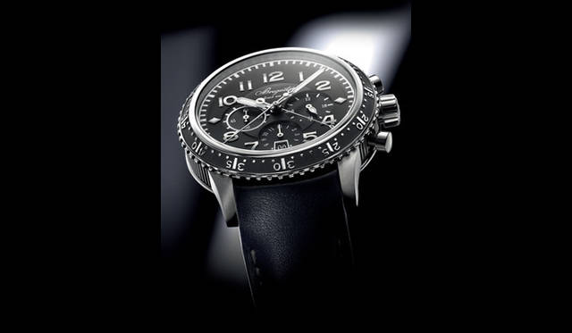 <strong>Breguet｜ブレゲ</strong>　アヴィエーション（航空用）クロノグラフ「タイプXXI」の最新モデル。「タイプ XXI（トゥエンティワン）チタン・モデル」132万3000円（予価）[今秋以降発売予定]