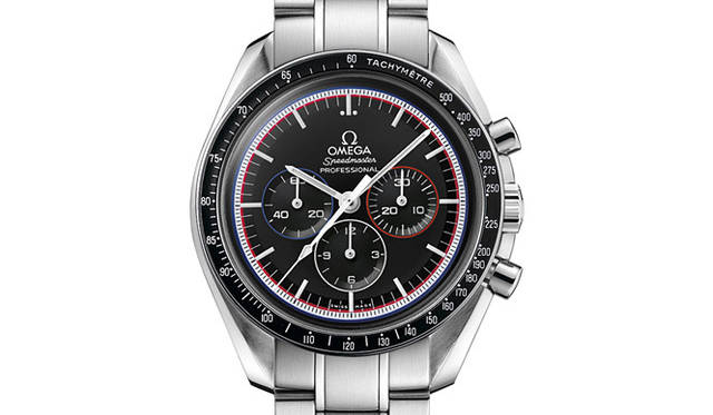 <strong>OMEGA｜オメガ</strong>　この限定モデルには、スペシャルボックスも付属。「スピードマスター プロフェッショナル アポロ15号 40周年記念限定モデル」 54万6000円（今夏発売予定）