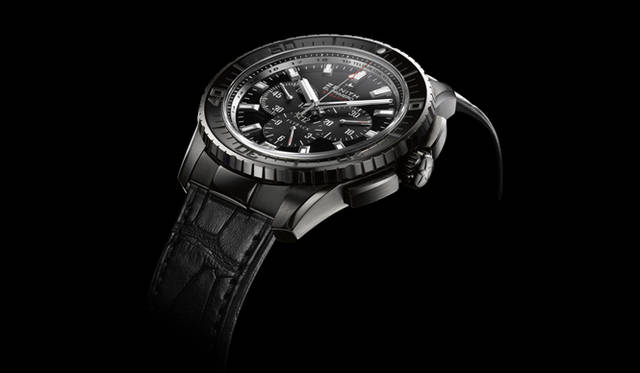 <strong>ZENITH｜ゼニス</strong>　「レインボー・フライバック」とおなじ「エル・プリメロ キャリバー405B」を搭載する新作クロノグラフ。風防のサファイアクリスタルに両面無反射コーティングをほどこしている。「エル・プリメロ ストラトス－フライバック クロノグラフ」64万円。