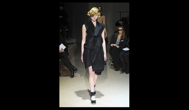 <strong>COMME des GARÇONS｜コム デ ギャルソン</strong> 2011年秋冬コレクション速報 