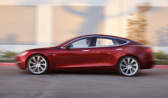 <strong>TESLA MODEL S｜テスラ モデル S</strong>