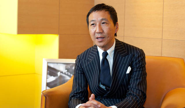 <strong>JOHN LOBB│ジョンロブ</strong>　「足もとを固める靴は、スタイルの要」と語る鴨志田氏