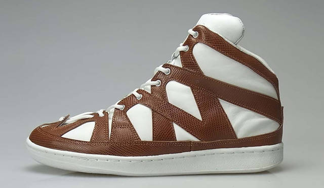 <strong>WHITE FLAG’S｜ホワイトフラッグス</strong>　モデル「Carl」