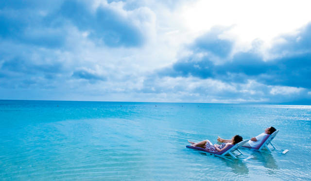 <strong>Club Med Kabira Beach, Ishigaki｜クラブメッド石垣島</strong>　この海の透明度は、世界でも類を見ない！