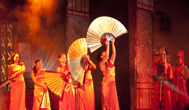 <strong>Club Med Kabira Beach, Ishigaki｜クラブメッド石垣島</strong>　ディナーの後に夜な夜な繰り広げられるクラブメッド恒例のG.Oショー。