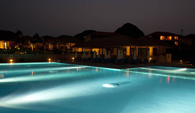 <strong>Club Med Kabira Beach, Ishigaki｜クラブメッド石垣島</strong>　リラックスした雰囲気のなかで、はじめて会ったひととの距離も、自然と近く感じられる。石垣島というところには、いい出会いを呼び寄せるなにかがあるのだろう。