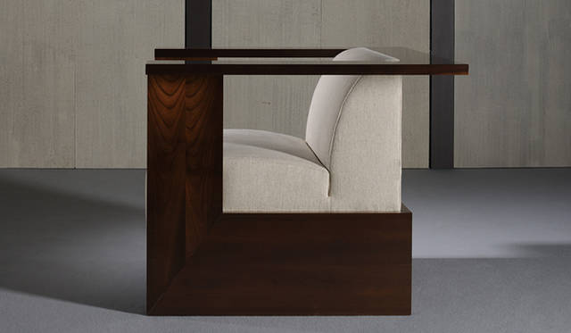 <strong>ARMANI / CASA｜アルマーニ / カーザ</strong>　「アルマーニ / カーザ コレクション2011-2012」　アームチェア「Edel」（90×90×H74 cm）