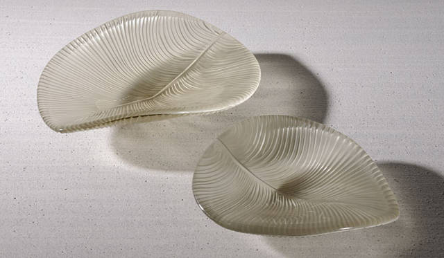 <strong>ARMANI / CASA｜アルマーニ / カーザ</strong>　「アルマーニ / カーザ コレクション2011-2012」　ガラスプレート「Elizabeth」（Murano glass）(35.5×31×H9cm/26×22.5×H8cm)