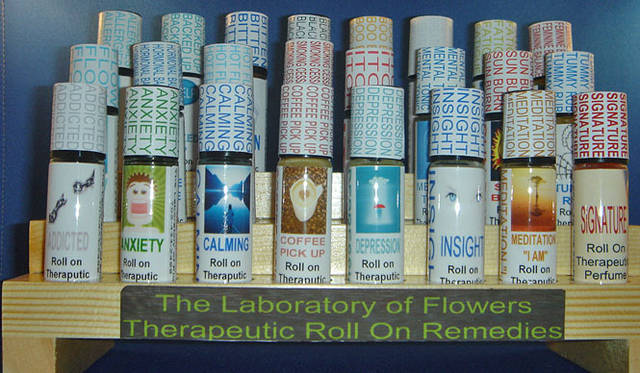 <strong>マイケル・スコール｜Aromatic Recovery workshop</strong>　オリジナルブランド「ラボラトリー・オブ・フラワーズ」