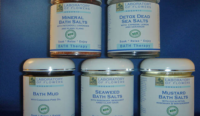 <strong>マイケル・スコール｜Aromatic Recovery workshop</strong>　オリジナルブランド「ラボラトリー・オブ・フラワーズ」