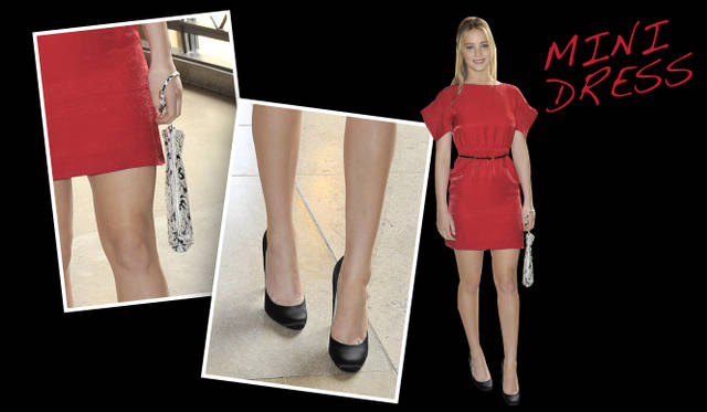 <strong>セレブリティスナップから読み解くリアルトレンド！</strong>　袖のフォルムが特徴的なミニドレスを着こなしたのは、女優のジェニファー・ローレンス。ウエストを細いベルトでマークしたり、小物をモノトーンでまとめてメリハリをつけたのがスタイルアップの秘訣。ミュウミュウのコレクション会場にて。