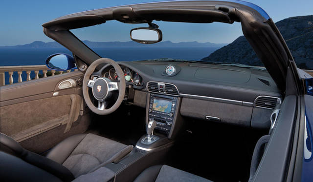 <strong>PORSCHE 911 Carrera 4 GTS│ポルシェ 911 カレラ 4 GTS</strong>