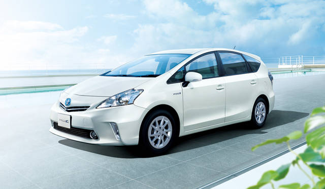 <strong>TOYOTA Priusα│トヨタ プリウス アルファ</strong>