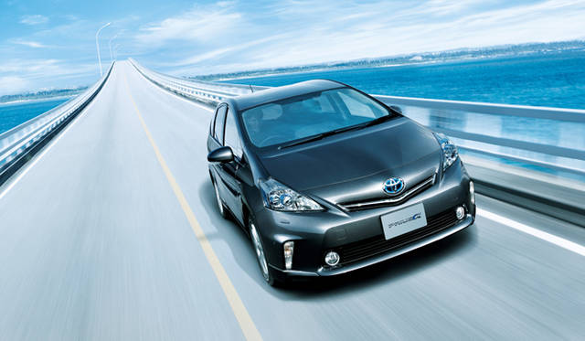 <strong>TOYOTA Priusα│トヨタ プリウス アルファ</strong>