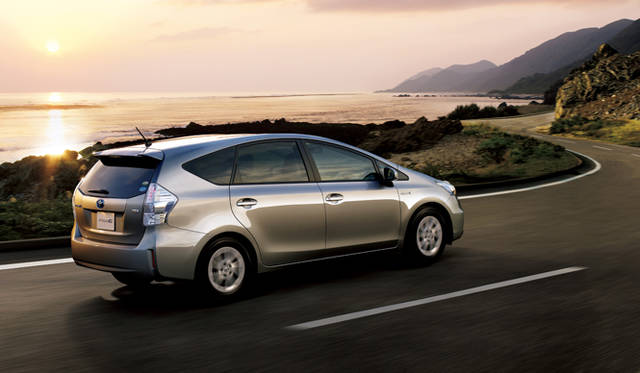 <strong>TOYOTA Priusα│トヨタ プリウス アルファ</strong>