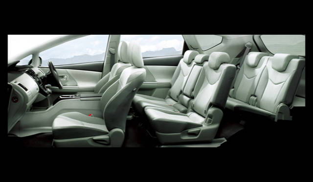 <strong>TOYOTA Priusα│トヨタ プリウス アルファ</strong>