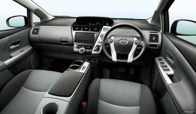 <strong>TOYOTA Priusα│トヨタ プリウス アルファ</strong>