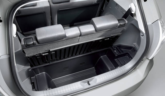 <strong>TOYOTA Priusα│トヨタ プリウス アルファ</strong>