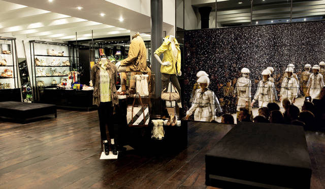 <strong>BURBERRY BRIT｜バーバリー ブリット</strong>　　ロンドンのコベントガーデンにオープンした。