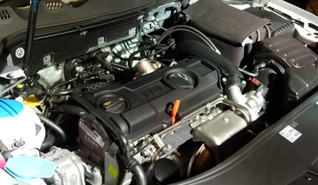 <strong>Volkswagen Passat｜フォルクスワーゲン パサート</strong>　1.4リッター直列4気筒インタークーラーつきターボチャージャーDOHC