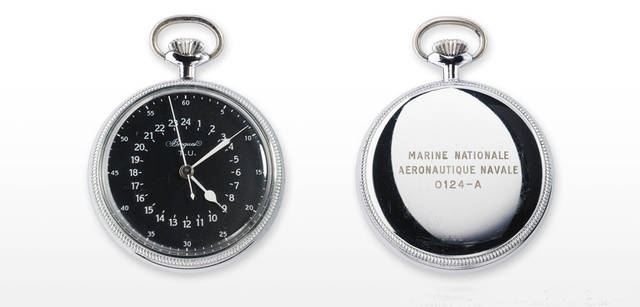 <strong>Breguet｜ブレゲ</strong>　フランス海軍航空隊用のポケットウォッチ「ブレゲNo.3732」。24時表示で、ストップ・セコンド（ハック）機構を備える。1958年の製作。裏蓋には「MARINE NATIONALE AERONAUTIQE AVALE 0124-A」が刻印されている。