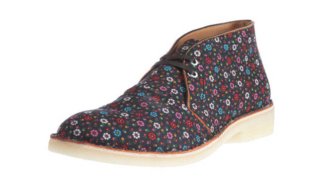 <strong>HIROSHI TSUBOUCHI｜ヒロシ ツボウチ</strong>　チャッカブーツ（HTBM-2012）3万1500円　フラワープリントが華やかでポップなチャッカブーツ。アッパー素材はシープに生地をボンディング。製法は釣り込み式ステッチダウン。